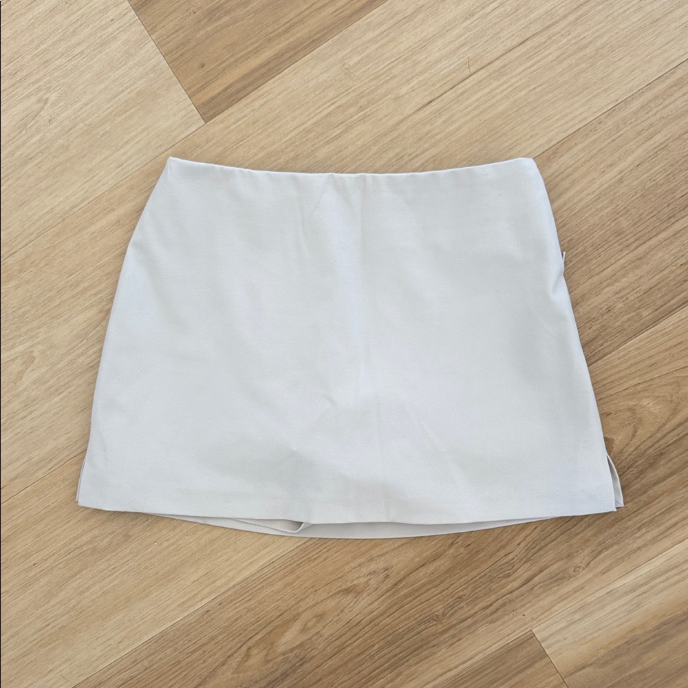 Babaton | Roundup Skort (Re)ssential Light (Matte Pearl)